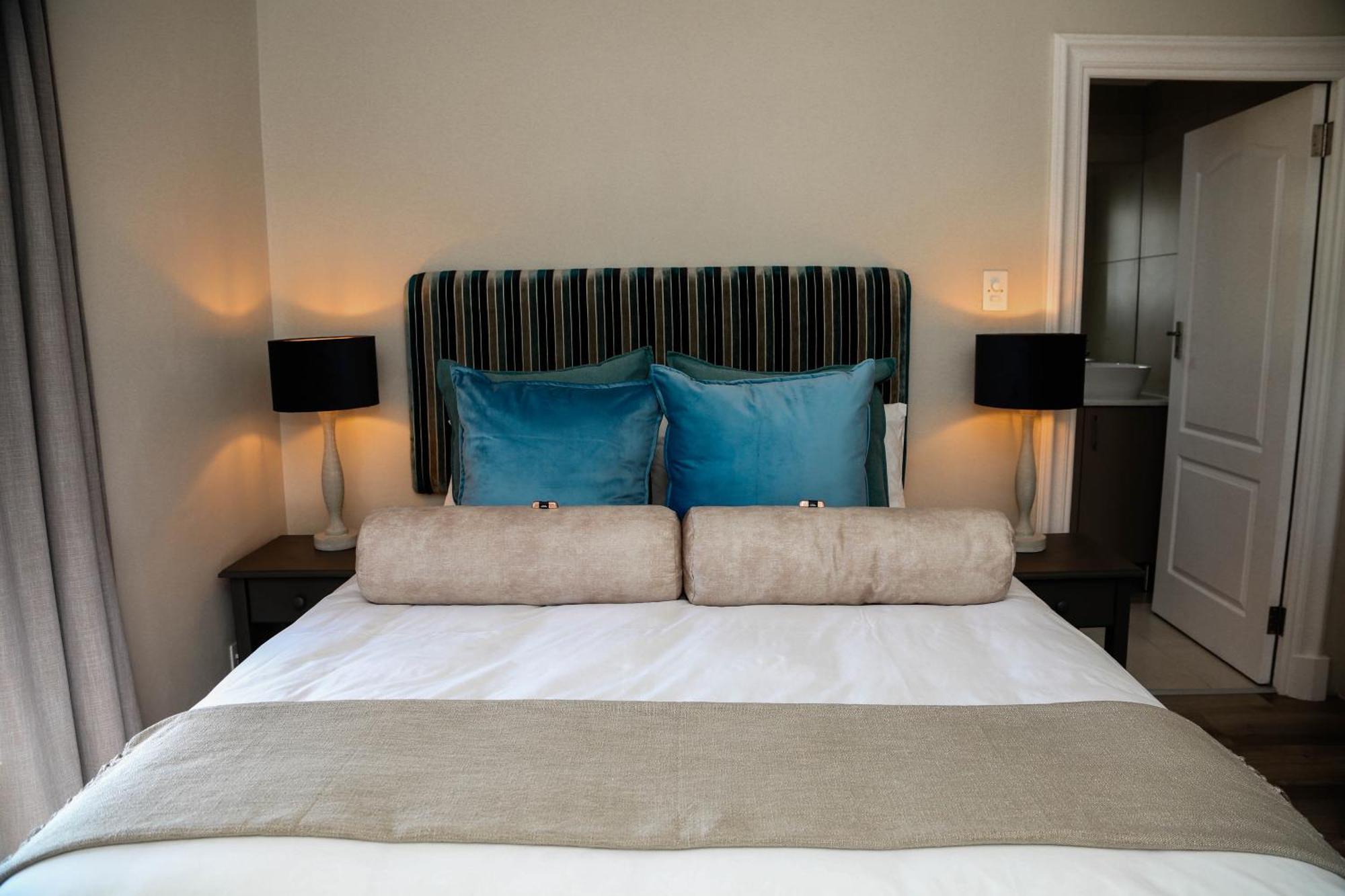 Montmartre Chalets & Venue Franschhoek Bagian luar foto
