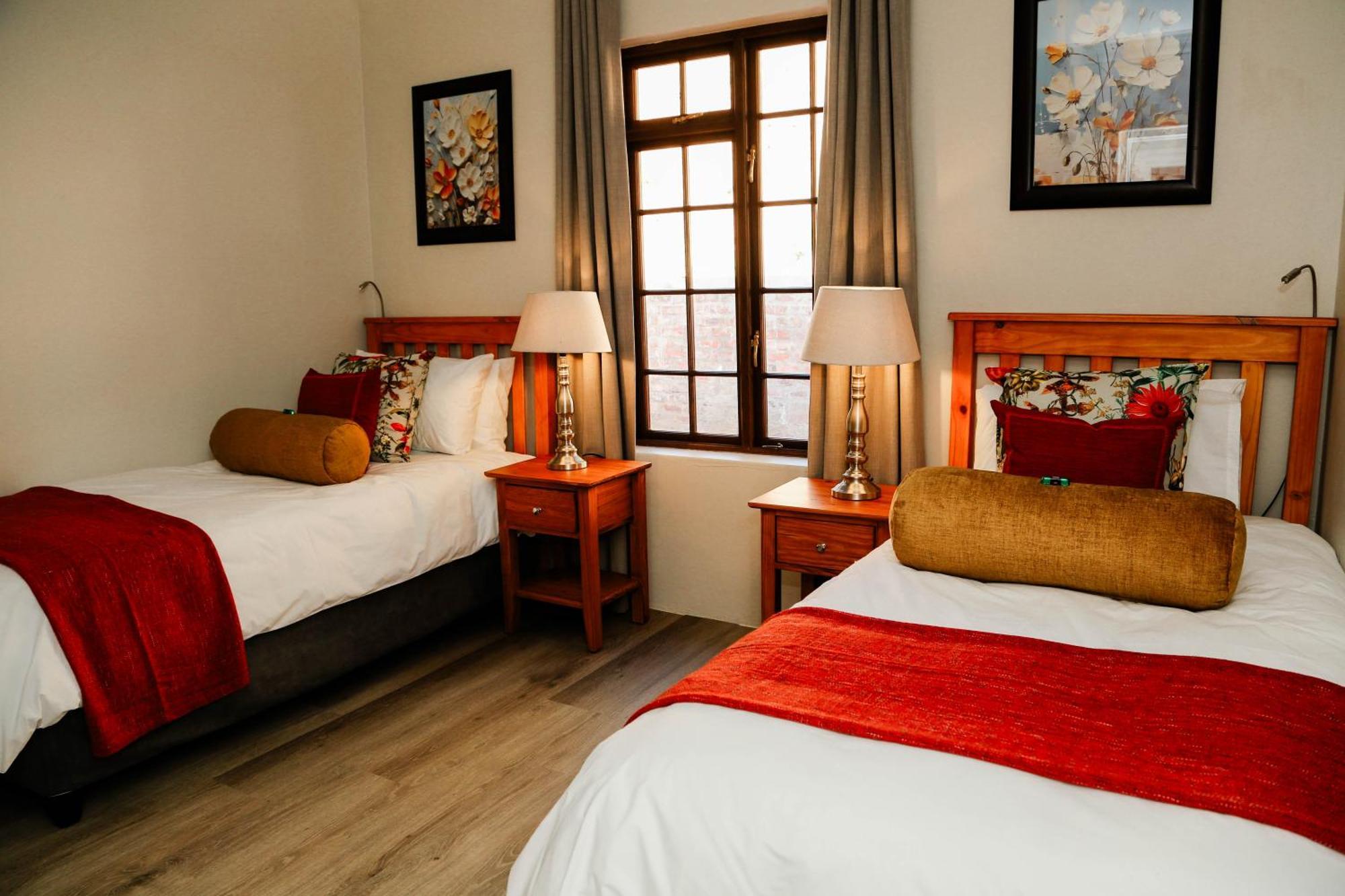 Montmartre Chalets & Venue Franschhoek Bagian luar foto