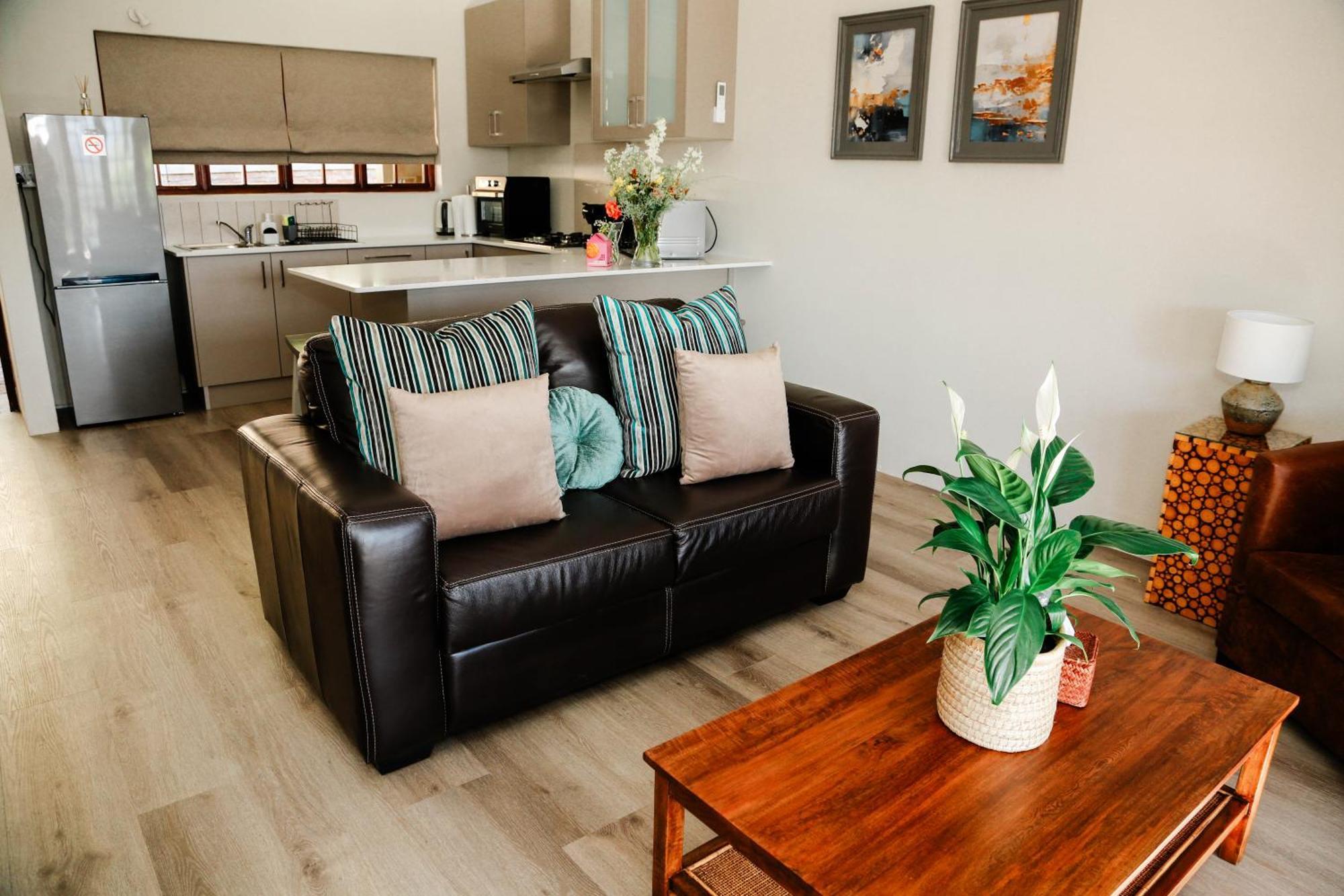 Montmartre Chalets & Venue Franschhoek Bagian luar foto