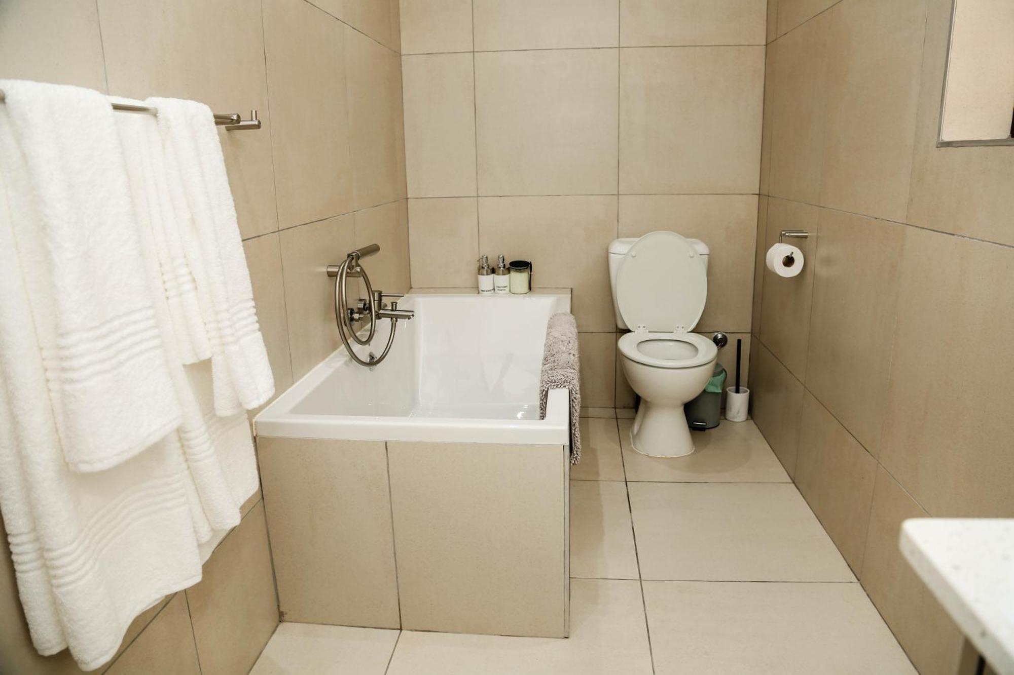 Montmartre Chalets & Venue Franschhoek Bagian luar foto