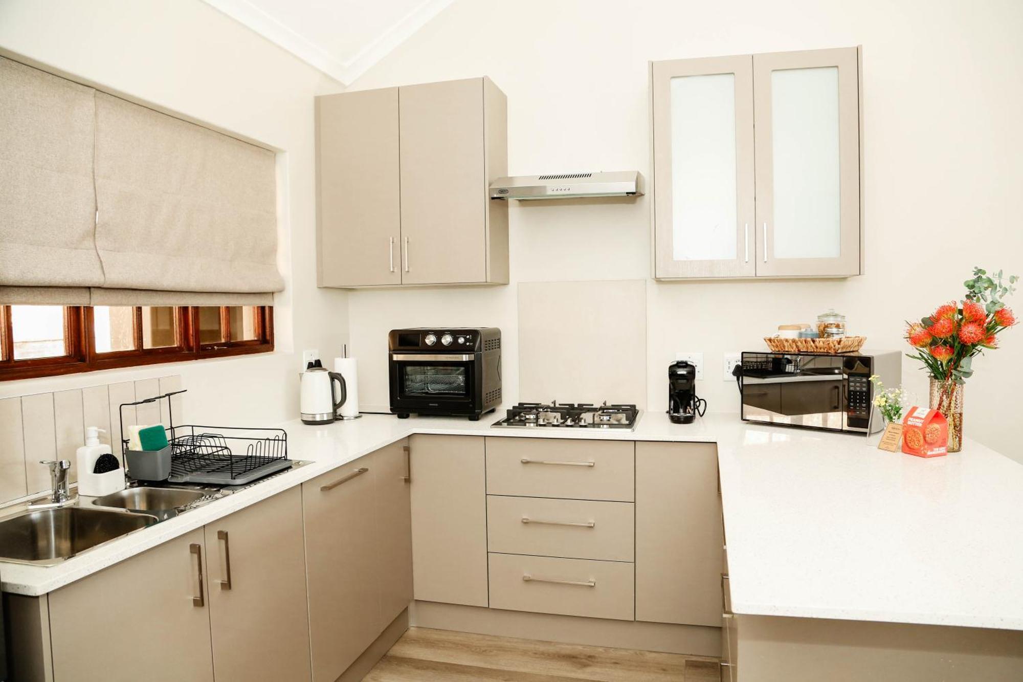Montmartre Chalets & Venue Franschhoek Bagian luar foto