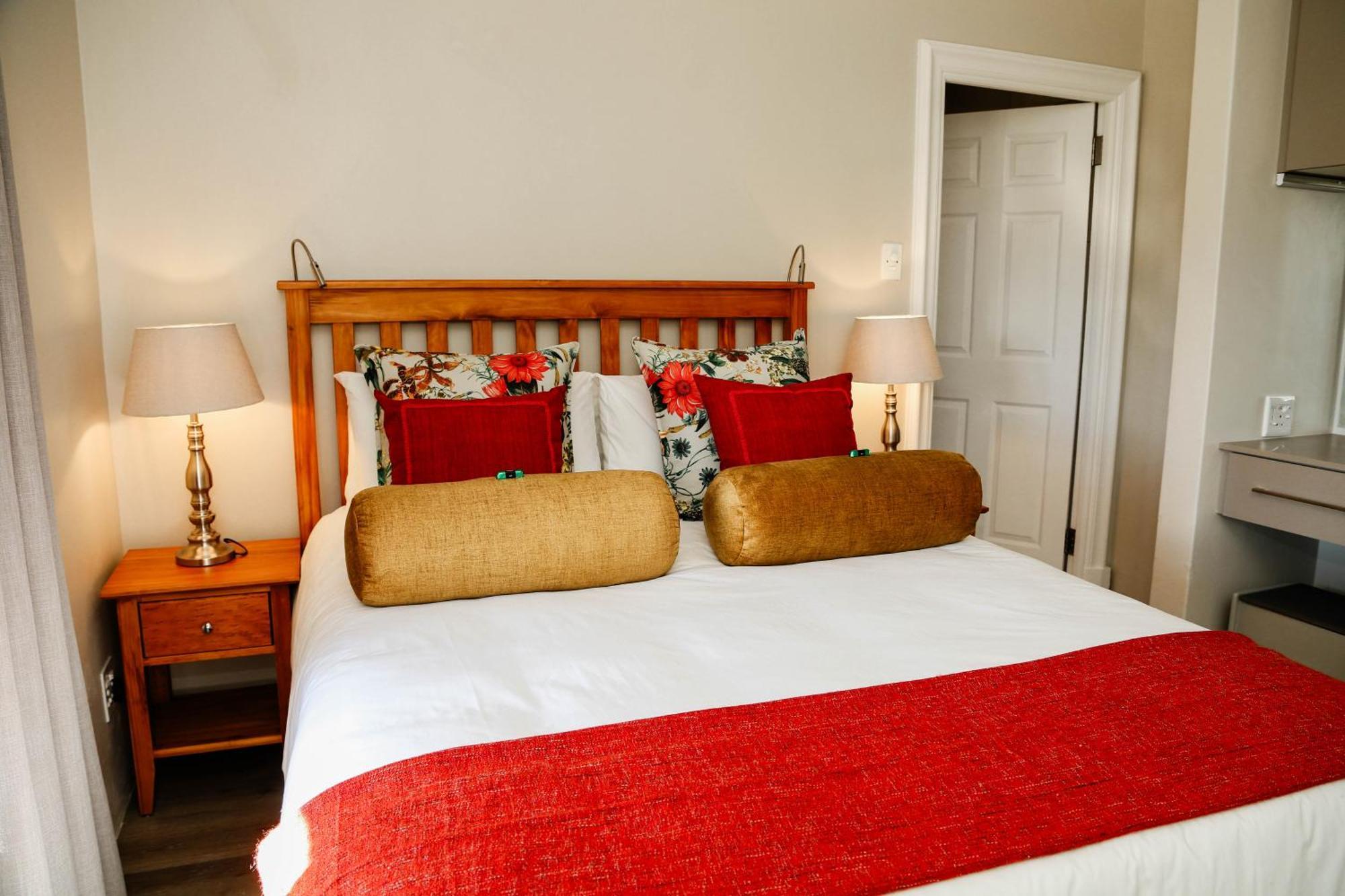 Montmartre Chalets & Venue Franschhoek Bagian luar foto
