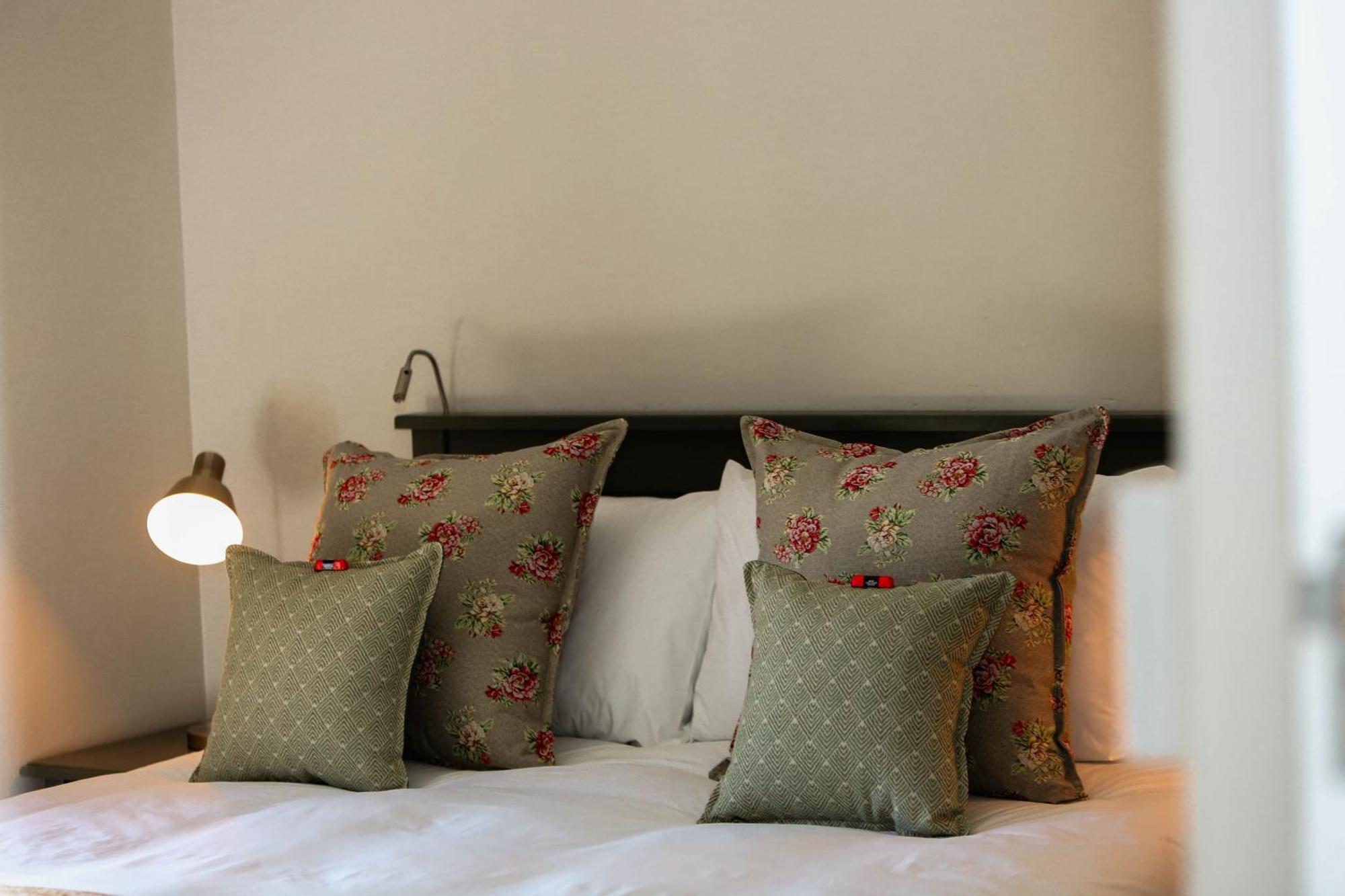 Montmartre Chalets & Venue Franschhoek Bagian luar foto