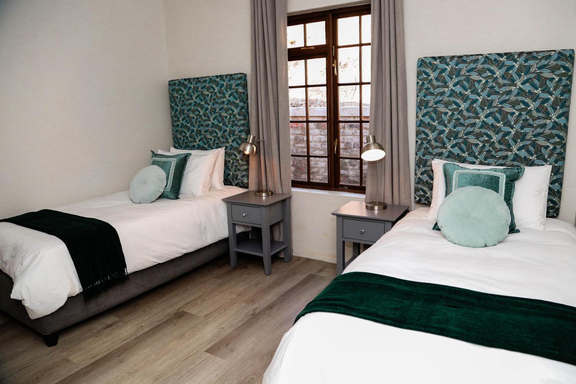 Montmartre Chalets & Venue Franschhoek Bagian luar foto