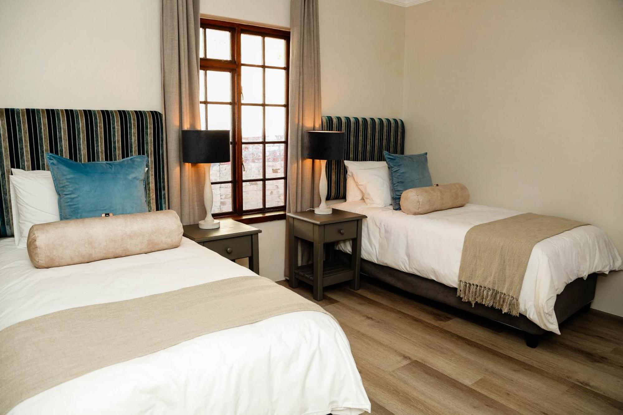 Montmartre Chalets & Venue Franschhoek Bagian luar foto
